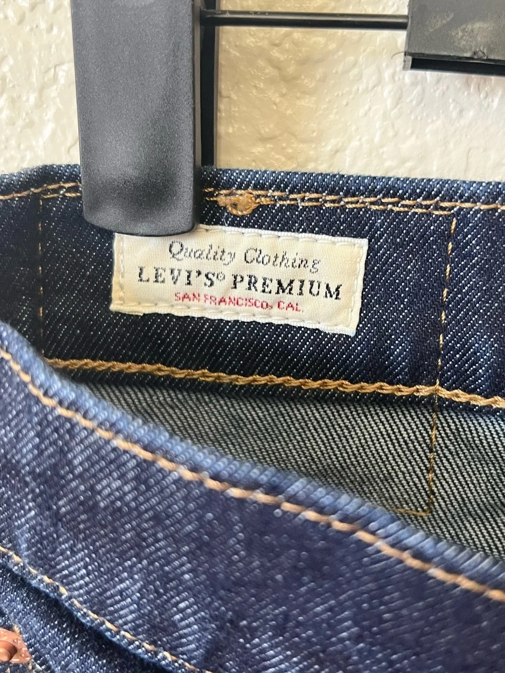 LEVI’S Premium 502 Dark Wash Blue Jeans Slim Fit Tapered Leg Mens 33X29 Big E